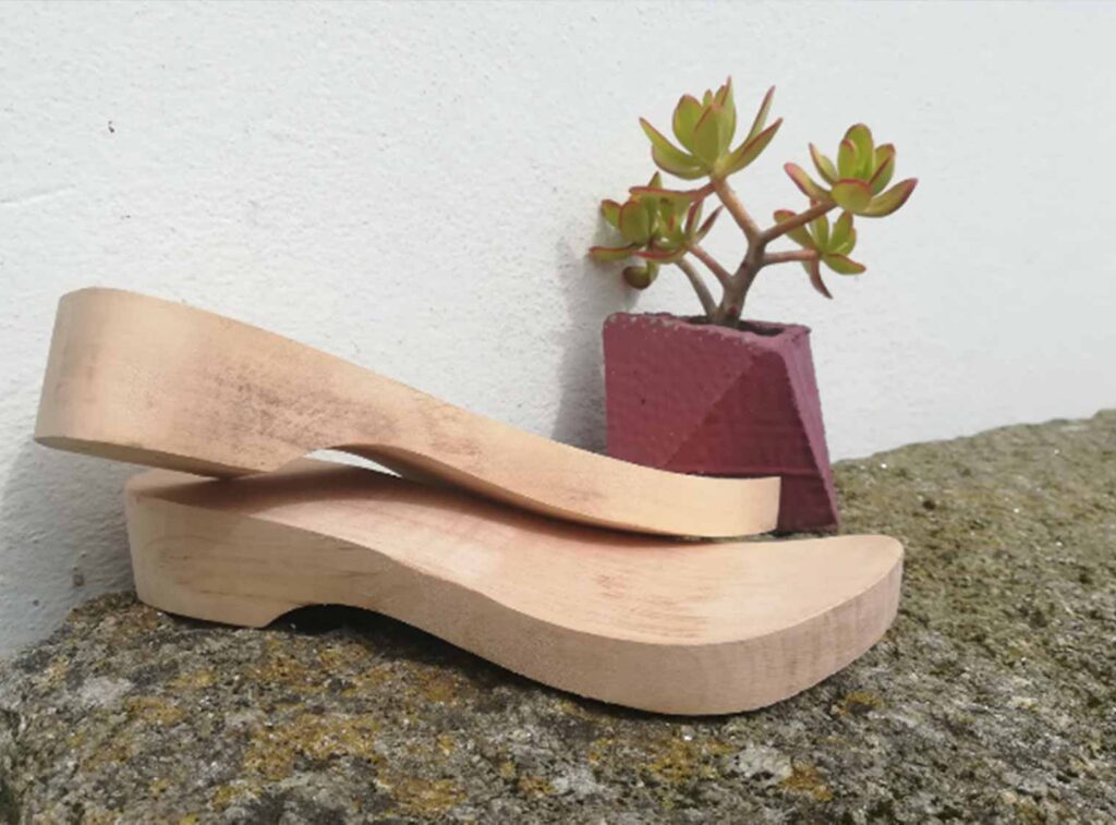 Come nasce una ciabattina: dal legno di faggio al fascione, un paio alla volta